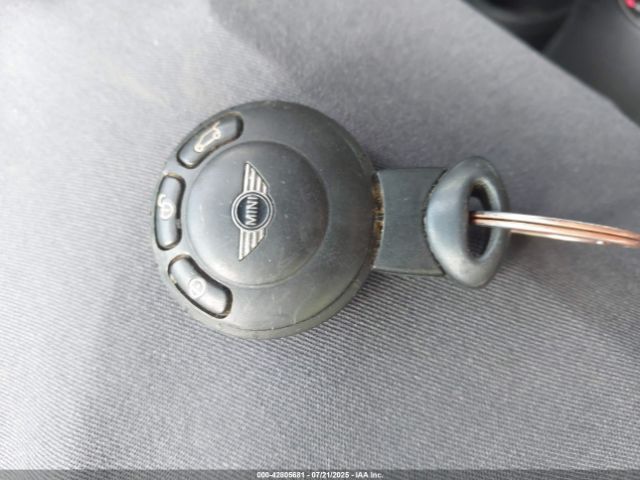 2010 MINI COOPER WMWMF3C53ATZ25765 Photo 10