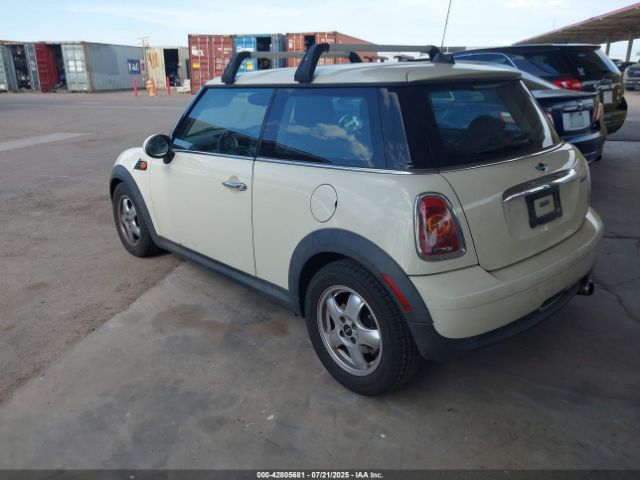 2010 MINI COOPER WMWMF3C53ATZ25765 Photo 2
