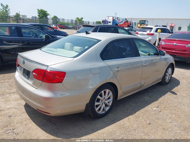 3VWD17AJ4EM223299 Volkswagen 2014