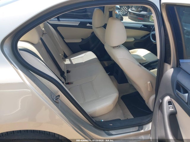 3VWD17AJ4EM223299 Volkswagen 2014