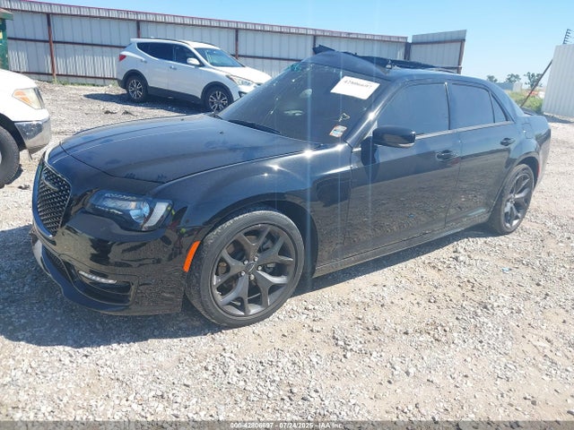 Chrysler 300 2023 2C3CCABT0PH684169 Image 2