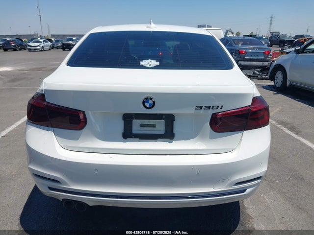 WBA8B9G33HNU57222 BMW 2017