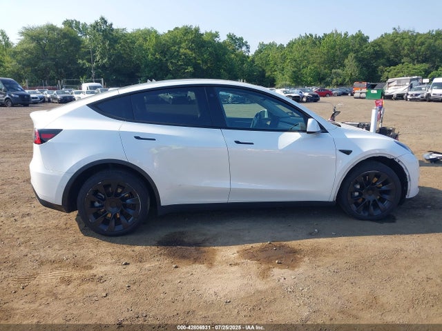 7SAYGDEE6NA018327 Tesla Model Y