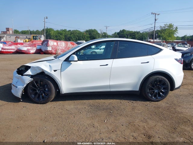 7SAYGDEE6NA018327 Tesla Model Y