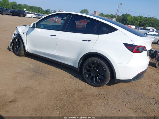 7SAYGDEE6NA018327 Tesla Model Y