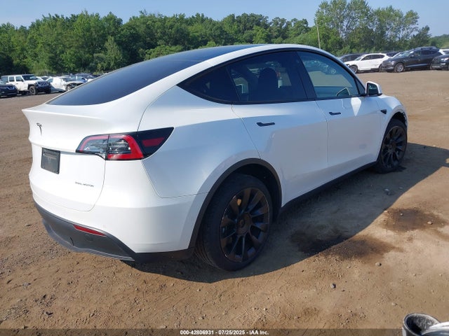 7SAYGDEE6NA018327 Tesla Model Y