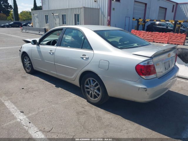 2005 TOYOTA CAMRY 4T1BF32K65U592927 Photo 2