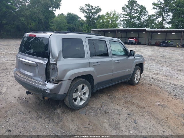 Jeep 2016 2016 1C4NJPFA3GD667403 Image 4