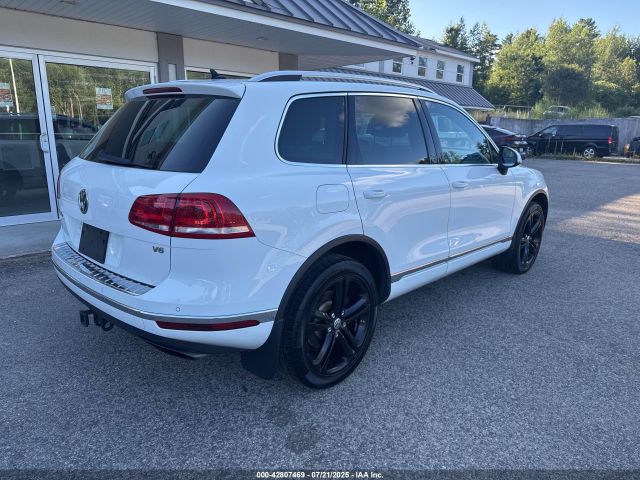 2017 VOLKSWAGEN TOUAREG WVGRF7BP0HD006194 Photo 3