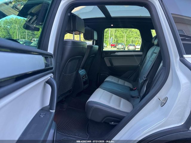 2017 VOLKSWAGEN TOUAREG WVGRF7BP0HD006194 Photo 7
