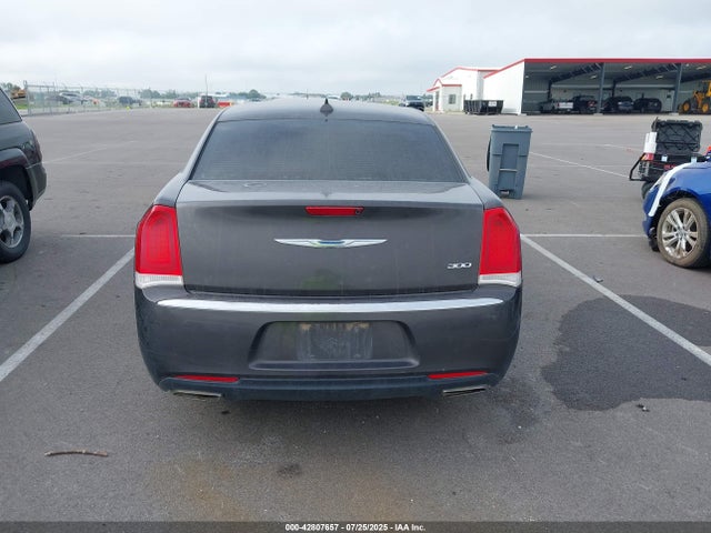 Chrysler 300 2015 2C3CCAAG2FH766519 Image 16