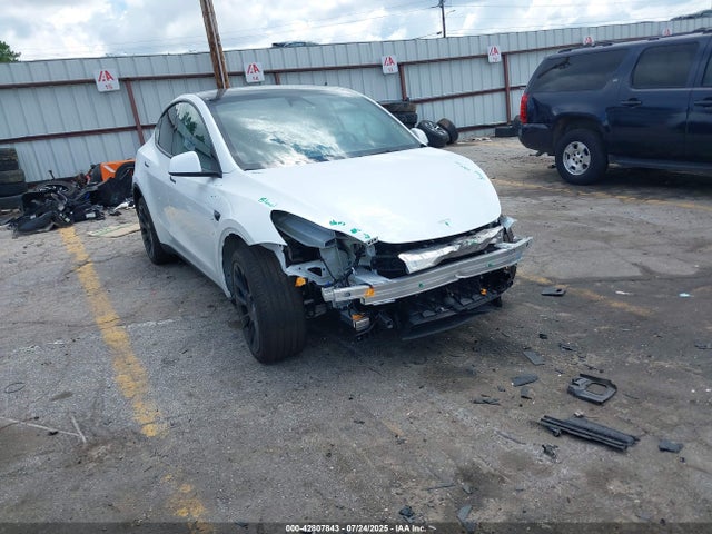 2024 TESLA MODEL Y 7SAYGDEE9RA331202 Photo 0