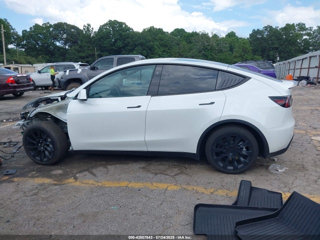 Tesla Model Y 2024 7SAYGDEE9RA331202 Image 14