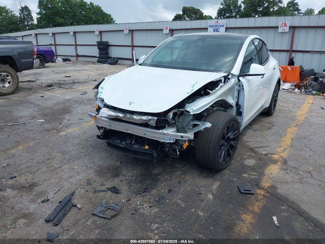 2024 TESLA MODEL Y 7SAYGDEE9RA331202 Photo 1