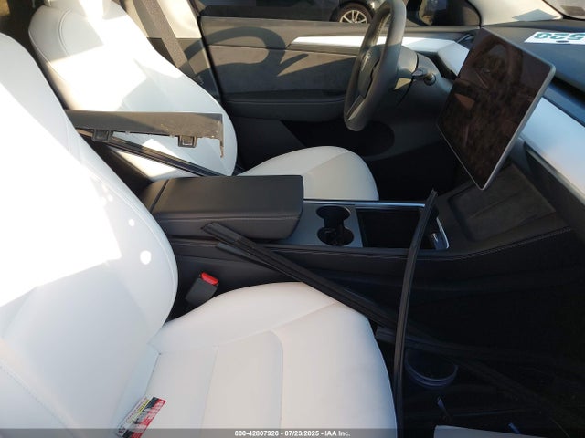 2025 TESLA MODEL Y 7SAYGDEE5SF261108 Photo 4