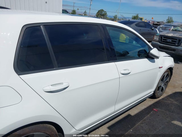 3VW4T7AU4GM041187 Volkswagen 2016