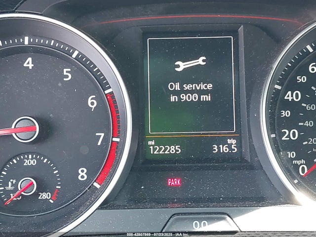 3VW4T7AU4GM041187 Volkswagen 2016