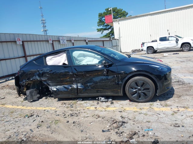 7SAYGDED4RA332118 Tesla Model Y
