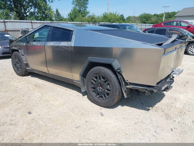 2024 TESLA CYBERTRUCK 7G2CEHED7RA007352 Photo 2