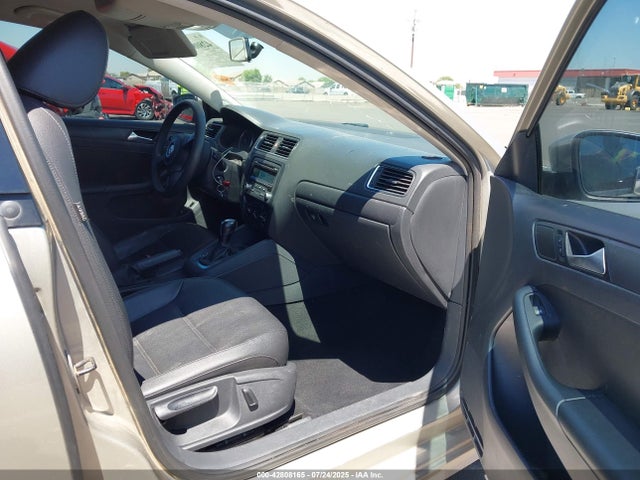 3VWD17AJ9EM263409 Volkswagen Jetta