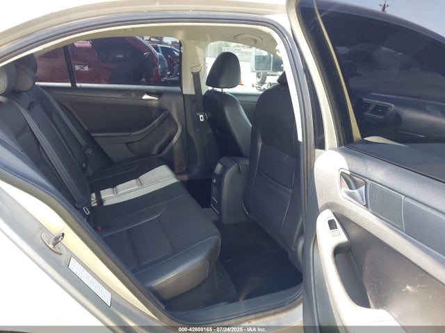 3VWD17AJ9EM263409 Volkswagen Jetta