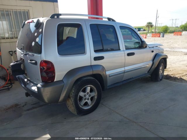 2006 JEEP LIBERTY 1J4GL48KX6W148630 Photo 3