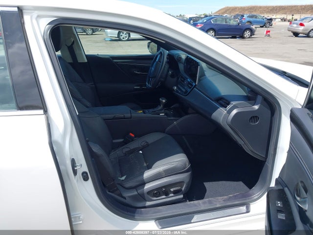 58ADA1C10SU065116 Lexus a25a-fxs