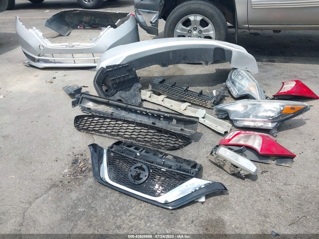 3N1CE2CP8JL355833 Nissan 2018