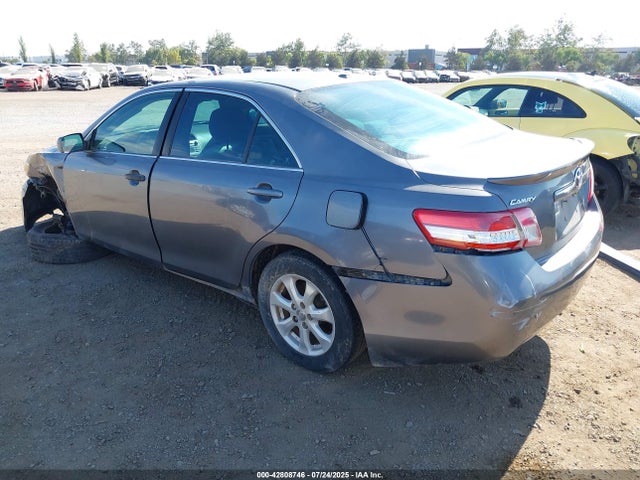 42808746 :رقم المزاد ، 4T1BF3EK1BU228339 vin ، 2011 Toyota Camry Le مزاد بيع