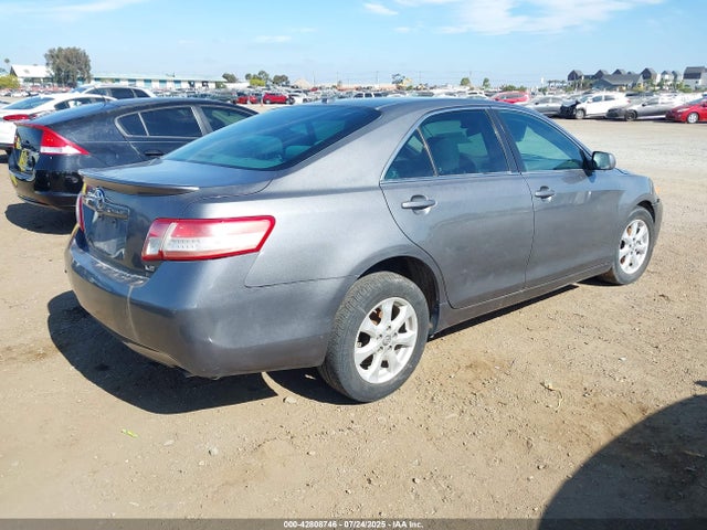 42808746 :رقم المزاد ، 4T1BF3EK1BU228339 vin ، 2011 Toyota Camry Le مزاد بيع