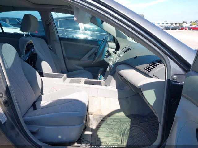 42808746 :رقم المزاد ، 4T1BF3EK1BU228339 vin ، 2011 Toyota Camry Le مزاد بيع