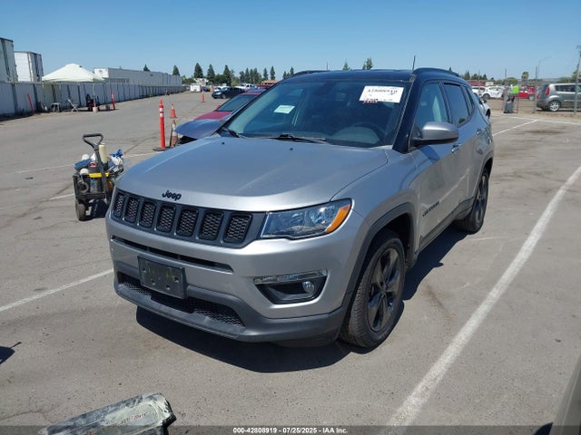Jeep Compass 2020 3C4NJCBBXLT256785 Image 2