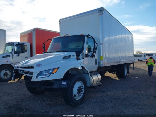 International B 6.7 2025 3HAEUMML8SL594408 Image 2