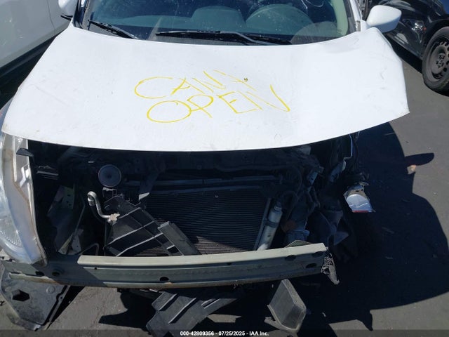 3N1CN7AP0GL889532 Nissan 2016