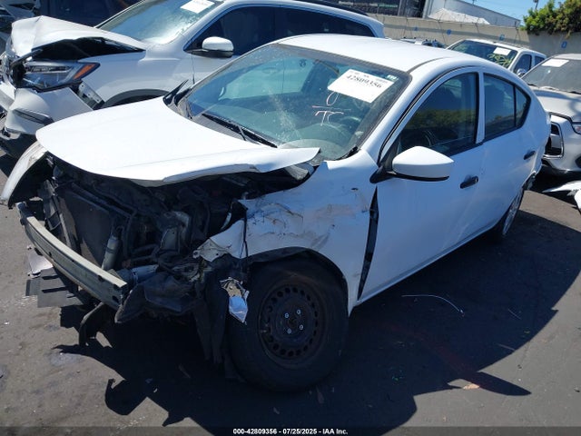 3N1CN7AP0GL889532 Nissan 2016
