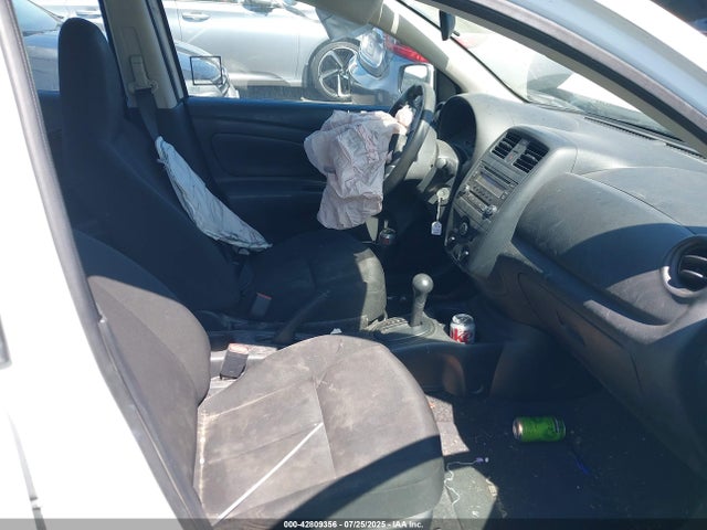 3N1CN7AP0GL889532 Nissan 2016