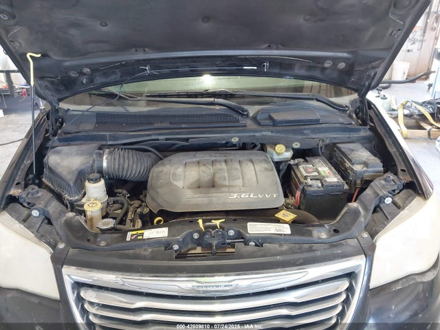 2C4RC1BG2ER211292 Chrysler Town and Country