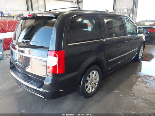 2C4RC1BG2ER211292 Chrysler Town and Country