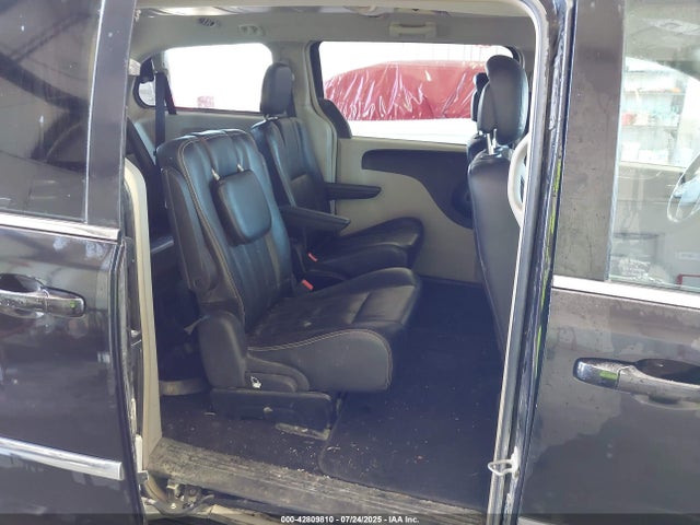 2C4RC1BG2ER211292 Chrysler Town and Country