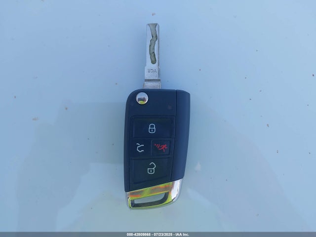 3VW4T7AU5FM000534 Volkswagen 2015
