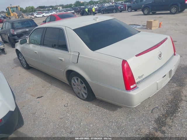 2010 CADILLAC DTS 1G6KH5EY5AU131743 Photo 2