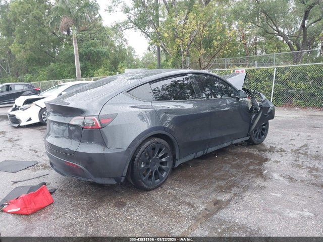 2024 TESLA MODEL Y 7SAYGDED5RF046877 Photo 3