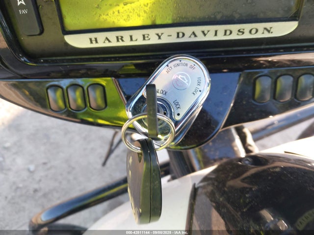 Harley-Davidson Street Glide Special 2017 1HD1KRC13HB630102 Image 11