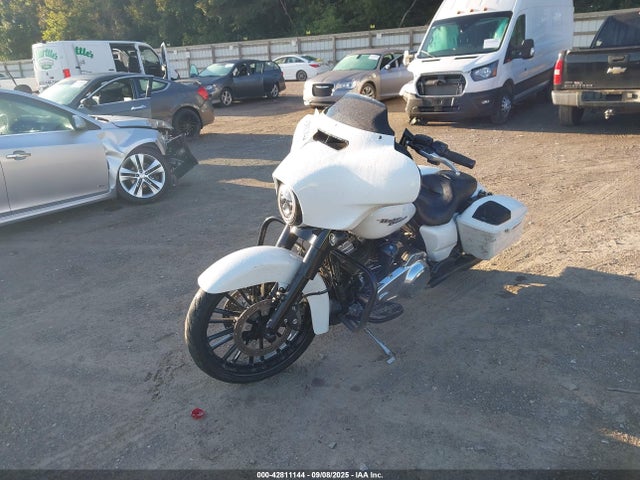 Harley-Davidson Street Glide Special 2017 1HD1KRC13HB630102 Image 2