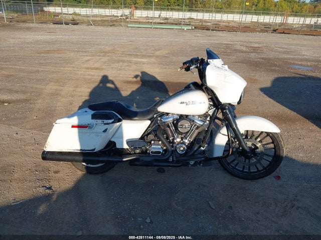 Harley-Davidson Street Glide Special 2017 1HD1KRC13HB630102 Image 12