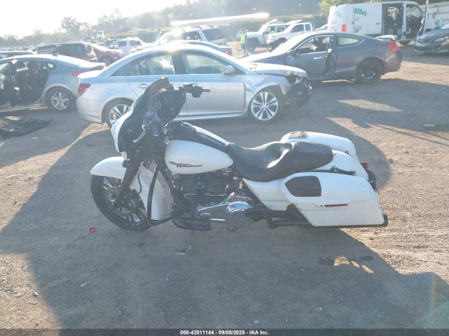 Harley-Davidson Street Glide Special 2017 1HD1KRC13HB630102 Image 13