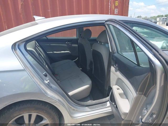 Hyundai Elantra 2017 5NPD84LF3HH145226 Image 8