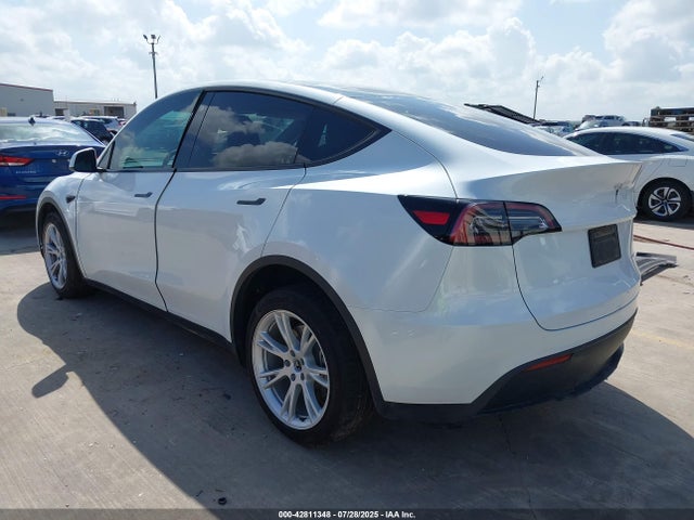 2023 TESLA MODEL Y 7SAYGDEE1PA127412 Photo 2