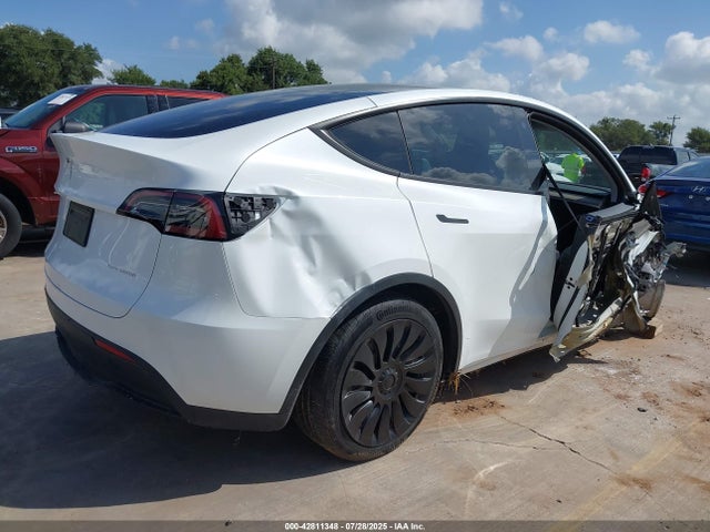 2023 TESLA MODEL Y 7SAYGDEE1PA127412 Photo 3