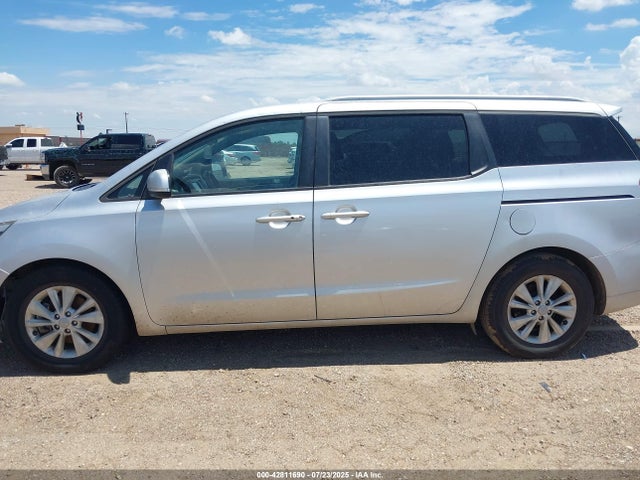 KIA Sedona 2017 KNDMB5C18H6251872 Image 14